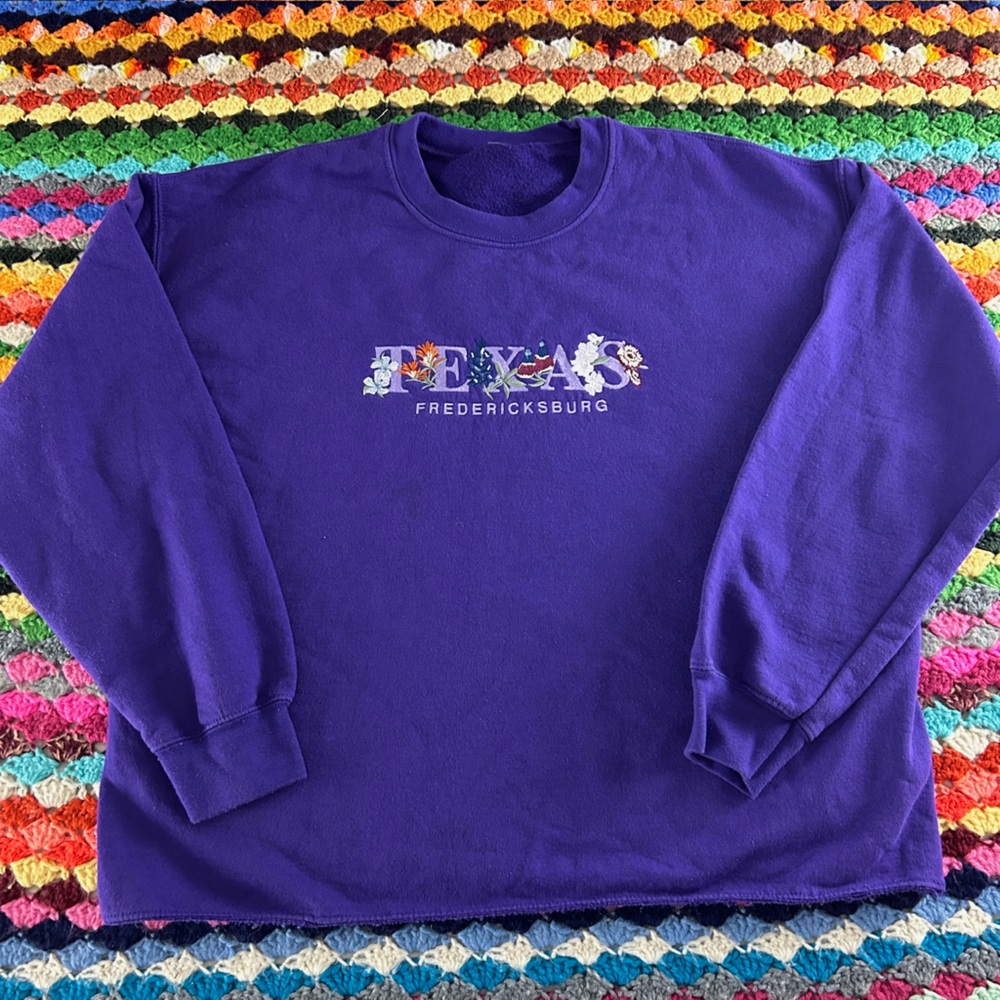 Vintage 90s Fredricksburg Texas Embroidered Floral Crewneck Sweatshirt C View 2